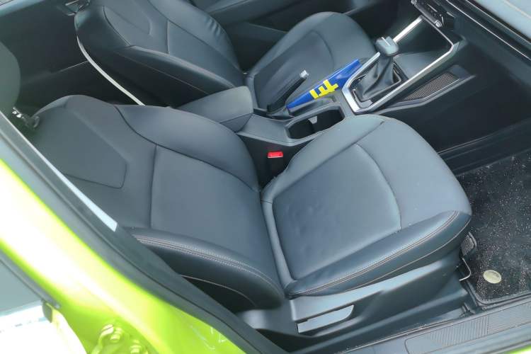 Used Wuling Alvez 2022 1.5L CVT Comfort Edition Right Front Seat