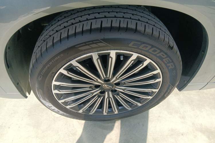 Used Chery Tiggo 9 2025 2.0T Dual-Clutch Two-Wheel Drive Comfort Edition 5 Seats Left Front Wheel Hub