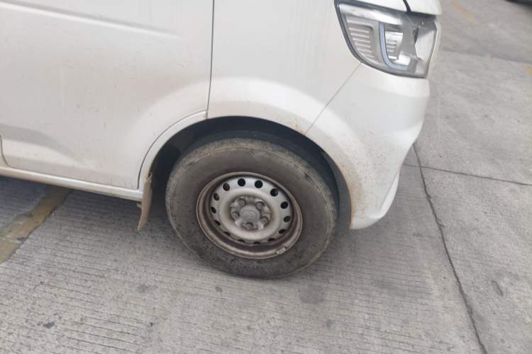 Used CHANGAN KUAYUE Xing V7 EV 2025 Model, 255km Luxury Version, 6 Seats, 38.64 kWh Right Front Wheel Hub