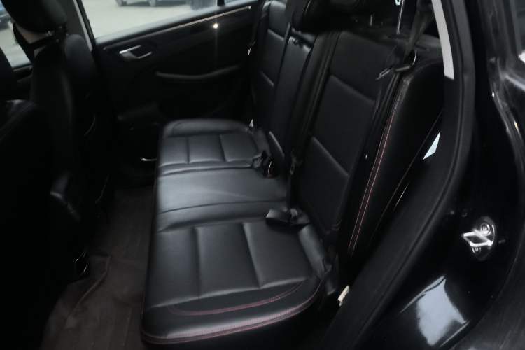 Used Zotye Domy X5 2016 1.5T Manual Luxury 7-Seater Model China IV Standard Left Rear Seat