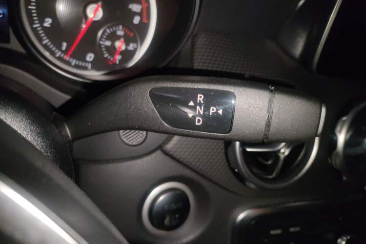 Used Mercedes-Benz GLA 2017 GLA 220 4MATIC Fashion Model Gear Lever