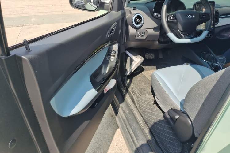 Used Chery QQ Little Ant 2022 Sweet Pink Edition Half-Sugar Version Lithium Iron Phosphate 29.2 kWh 30 kW 301 km