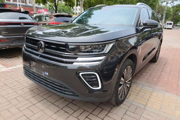 Used Volkswagen Tavendor 2023 330TSI Luxury Touring Edition