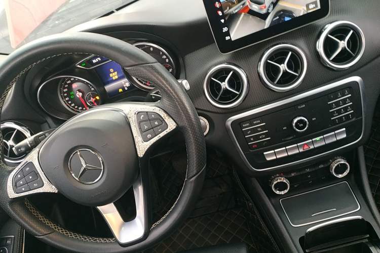 Used Mercedes-Benz GLA 2018 GLA 200 Sport Edition Gear Lever