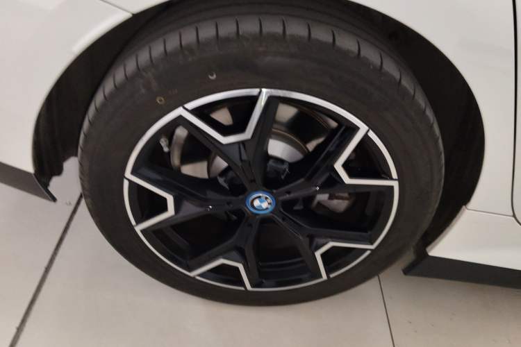 Used BMW i3 2023 eDrive 40 L Midnight Edition

