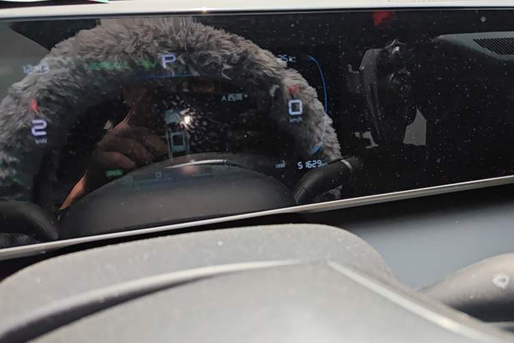 Used BYD Qin L 2024 DM-i 80KM Leading Model Odometer Close Up