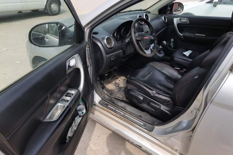 Used Haval H6 2013 Upgraded Model 1.5T Manual Two-Wheel Drive Elite Version Driver Seat