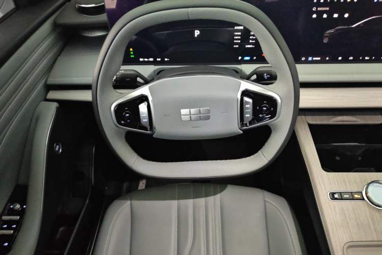 Used Geely Galaxy E8 2024 550 km Range Rear-Wheel-Drive PRO