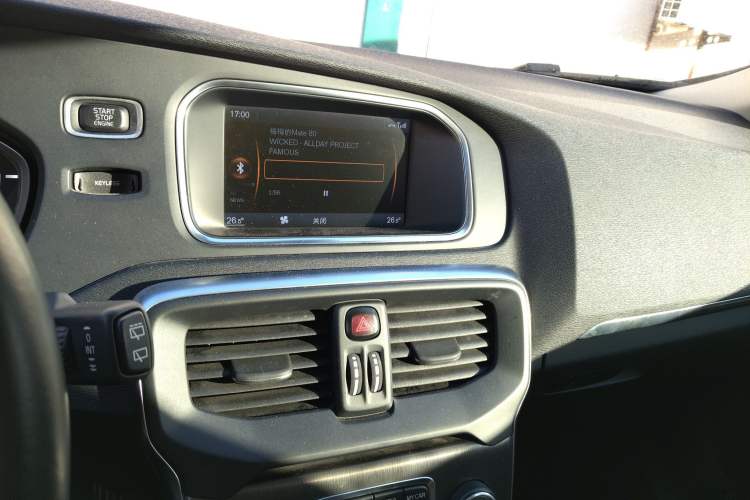 Used Volvo V40 2014 2.0T Zhiya Edition Audio And AC Panel