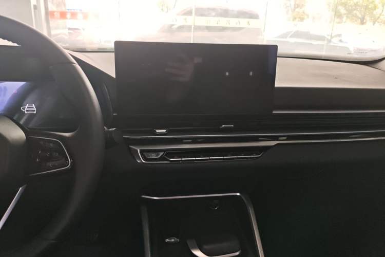 Used Geely Auto Emgrand 2023 4th Generation Champion Edition 1.5L CVT Luxury Model Audio And AC Panel