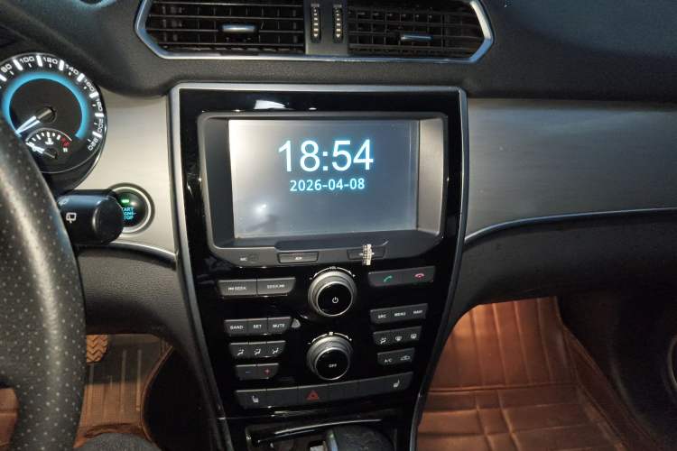 Used Haval H2 2016 Red Label 1.5T Automatic Two-Wheel Drive Elite Model Audio And AC Panel