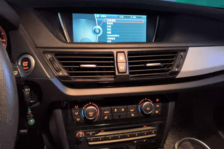 Used BMW X1 2015 xDrive20i Fashion Model Audio And AC Panel