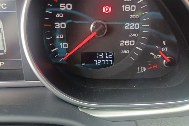 Used Audi Q7 2015 35 TFSI Ambition Edition Odometer Close Up