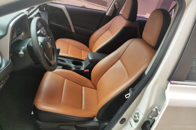 Used Toyota RAV4 2019 2.0L CVT Two-Wheel Drive Luxury Version China VI Standard Left Front Seat