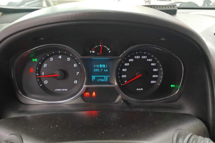 Used Chevrolet Captiva 2015 2.4L 4x4 Flagship Edition 7-Seater Instrument Cluster