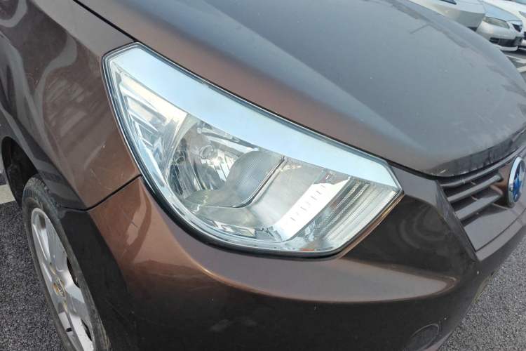 Used Venucia R30 2014 1.2L Manual Luxury Edition Right Front Headlight