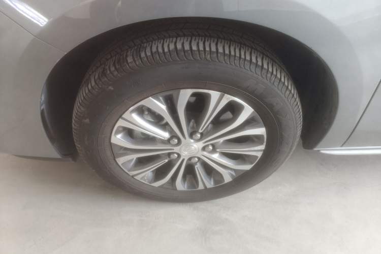 Used Buick GL8 2023 Facelifted Land Cruiser Executive Luxury Version