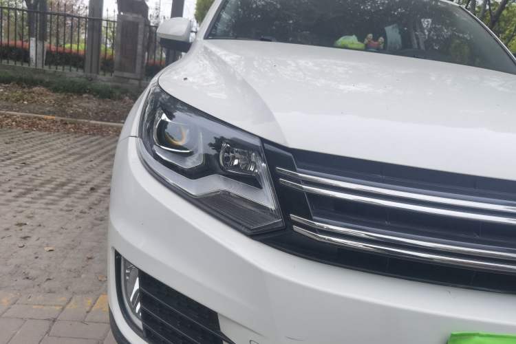 Used Volkswagen Tiguan 2015 1.8TSI Automatic Two-Wheel Drive Luxury Model Right Front Headlight
