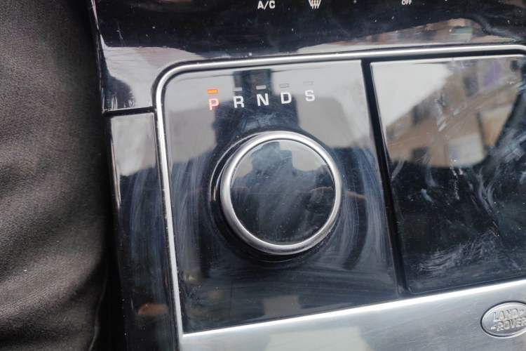 Used Land Rover Range Velar 2018 P380 R-DYNAMIC SE Gear Lever