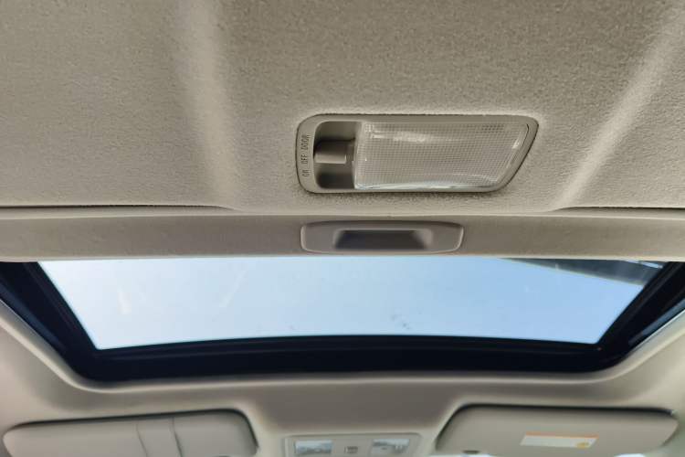 Used Nissan Tiida 2011 1.6L CVT Comfort Model Headliner