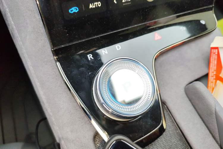 Used VOYAH PASSION 2024 PHEV Four-Wheel Drive Ultra-Long Range Executive Edition