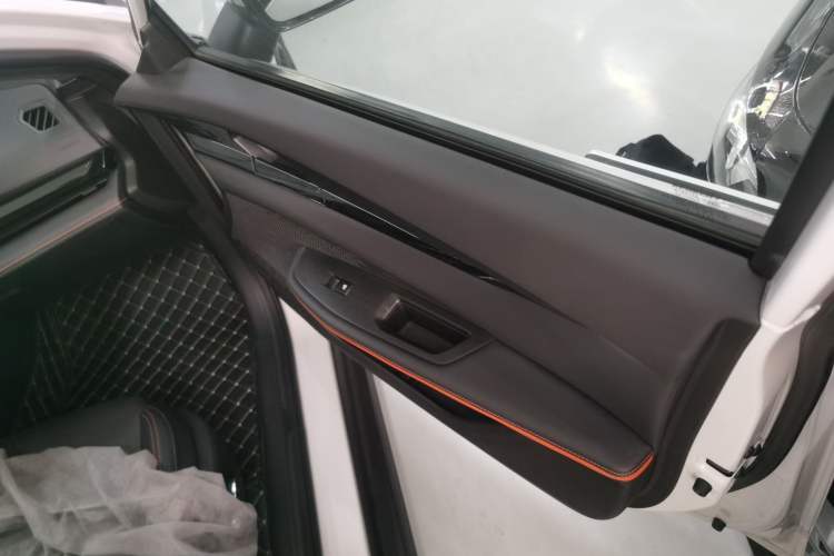 Used Changan UNI-V iDD 2023 Zhidian iDD 1.5T 113km Smart & Fun Version (Rapid Edition)