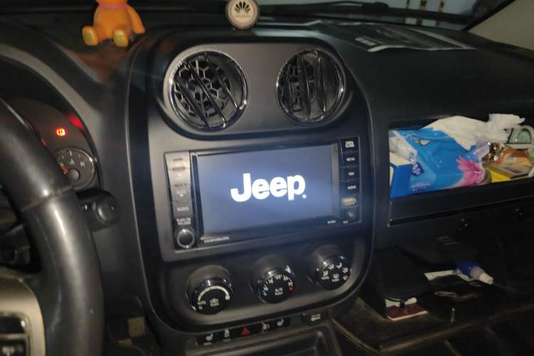 Used Jeep Compass 2011 2.4L four-wheel drive luxury navigation version