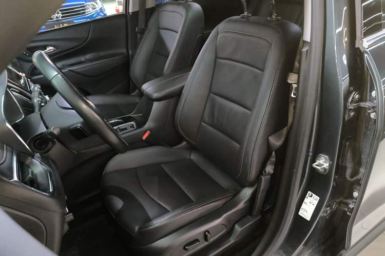 Used Chevrolet Equinox 2018 550T Automatic All-Wheel-Drive Explorer Edition Left Front Seat