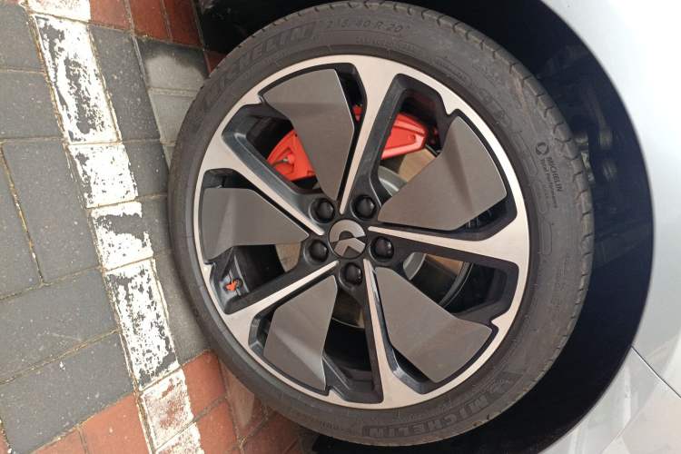 Used Nio ET5T 2025 75 kWh Touring Right Front Wheel Hub