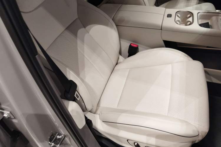 Used Li Auto i6 2025 Model Two-Wheel-Drive Standard Type Right Front Seat