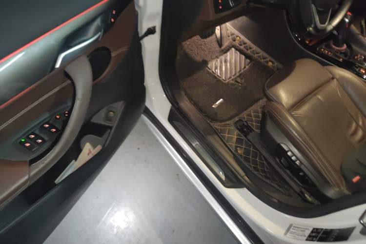 Used BMW X1 2018 xDrive20Li Luxury Edition Driver Seat