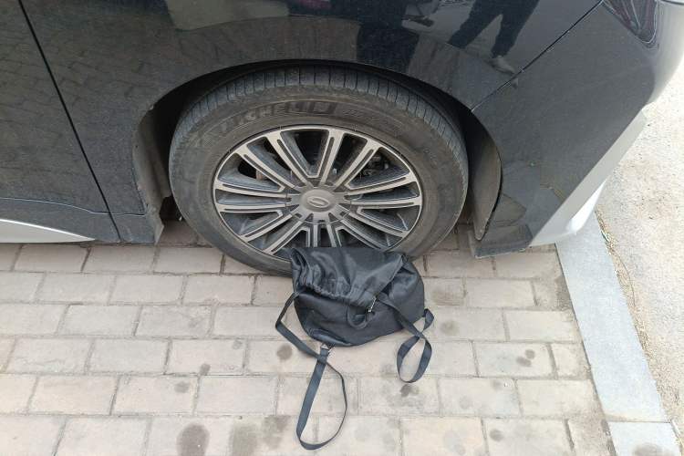 Used GAC Trumpchi M8 2021 Master Series 390T Prestige Edition Right Front Wheel Hub