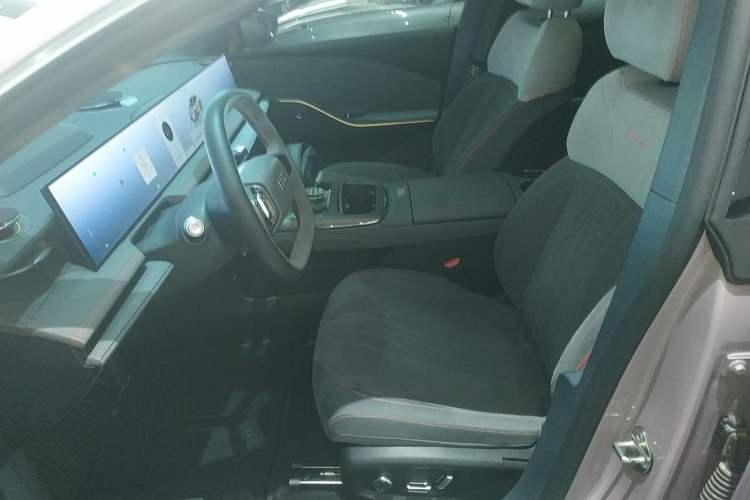 Used Geely Galaxy E8 2024 665 km Range Rear-Drive Starship Long-Range Version