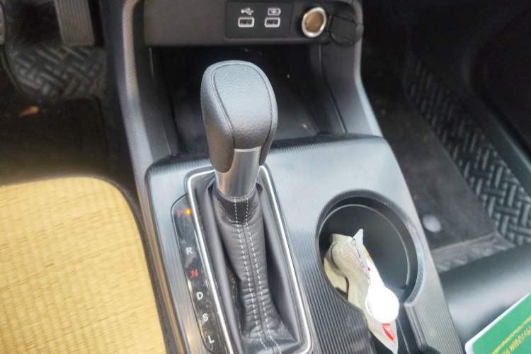 Used Honda Civic 2023 240TURBO CVT Dynamic · Center Stage Special Edition Gear Lever