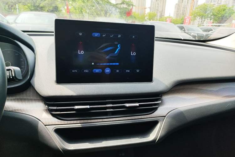 Used Hongqi E-QM5 2021 Charging T3 Version 4 Seats