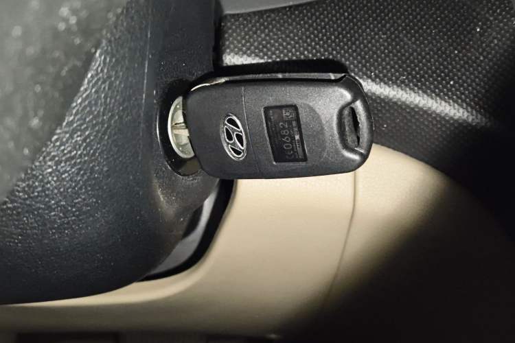 Used Hyundai Verna (older generation) 2014 1.4L Automatic Smart GLS Vehicle Key