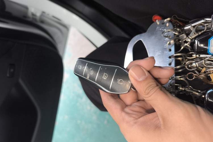 Used BYD Qin PLUS 2025 DM-i Smart Drive 55KM Leading Model Vehicle Key