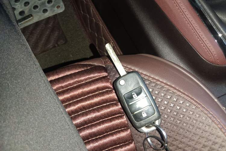 Used Changan Lingxuan 2017 1.5T Manual Joyful & Happy Model
