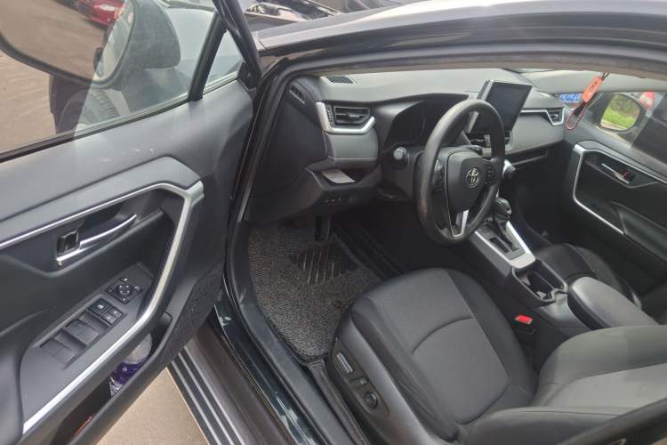 Used Toyota RAV4 2021 2.0L CVT Two-Wheel Drive Fashion Edition
