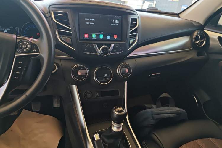 Used BYD Song 2016 GaiShi Edition 1.5TI Manual Elite Model Audio And AC Panel