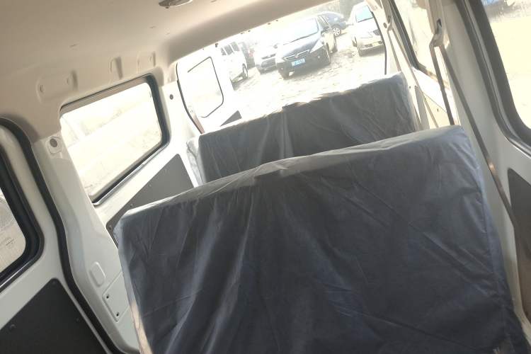 Used Chana Ruixing EM60 2025 Passenger Version Comfort Edition 6 Seats 300 km Range Side-Hinged Doors
