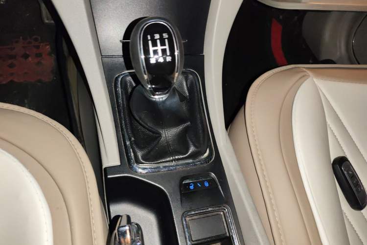 Used Geely Auto Emgrand 2014 Sedan 1.5L Manual Fashion Edition Gear Lever