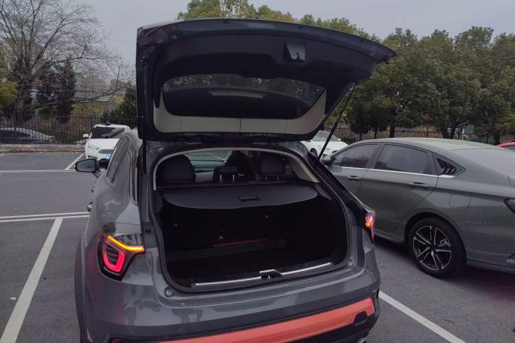 Used Lynk & Co 02 2019 1.5T DCT Two-Wheel Drive Zhaoban Version China VI Standard