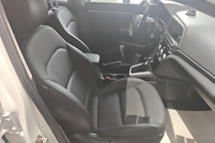 Used Hyundai Elantra (6th Generation / Lingdong) 2020 1.5L CVT Smart & Stylish – Elite Version Right Front Seat