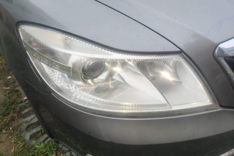 Used Skoda Octavia 2014 1.6L Manual Yijie Edition Right Front Headlight