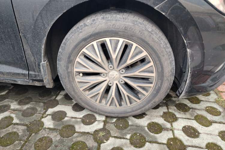 Used Volkswagen Sagitar 2019 200TSI DSG Comfort Version China VI Standard Right Front Wheel Hub