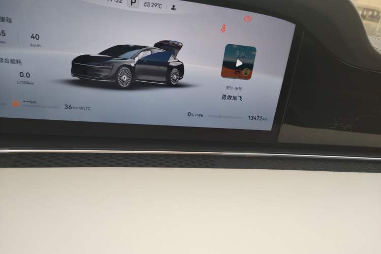 Used Hima Stelato S9 2025 Extended-Range Ultra Odometer Close Up