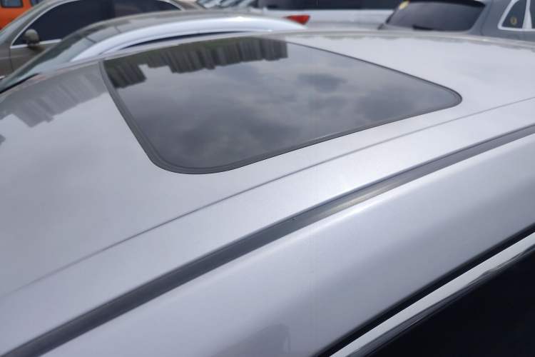 Used Toyota Avalon 2019 2.0L Luxury Edition China VI Standard Roof