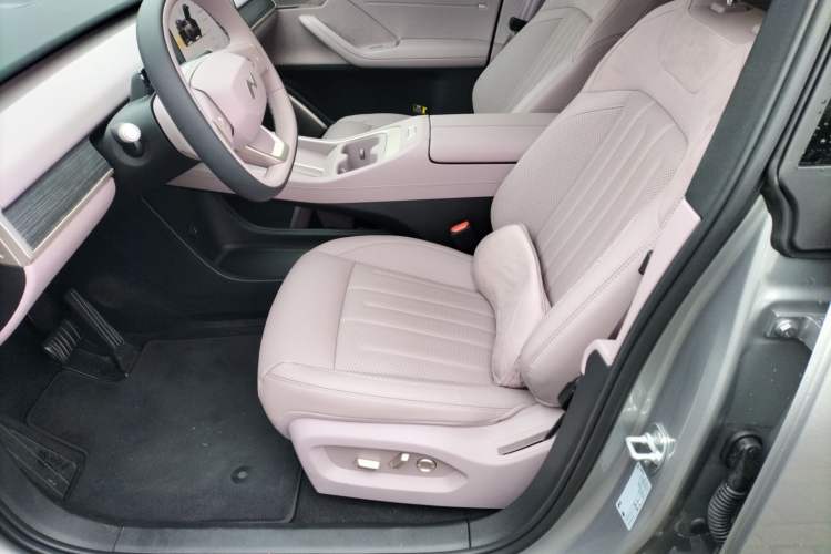 Used ONVO L60 2024 60 kWh Rear-Drive Version