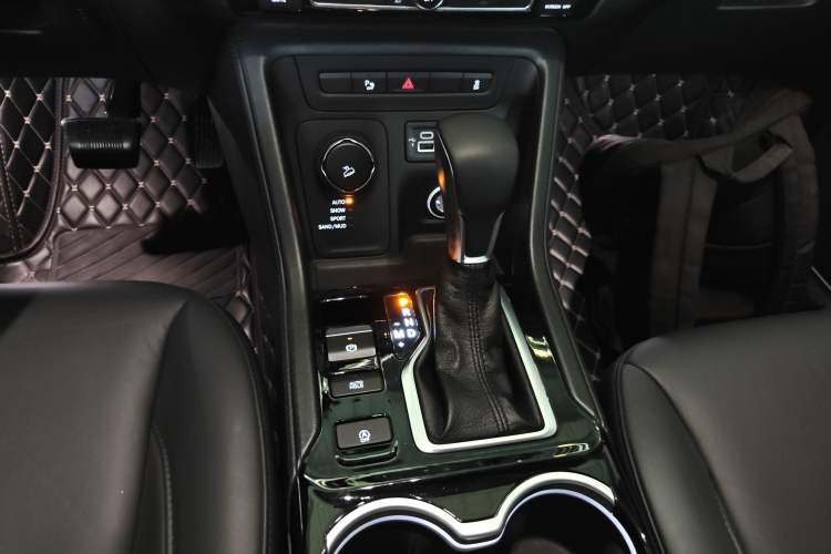 Used Jeep Grand Commander 2018 2.0T Four-Wheel Drive Premium Navigation Version China V Gear Lever